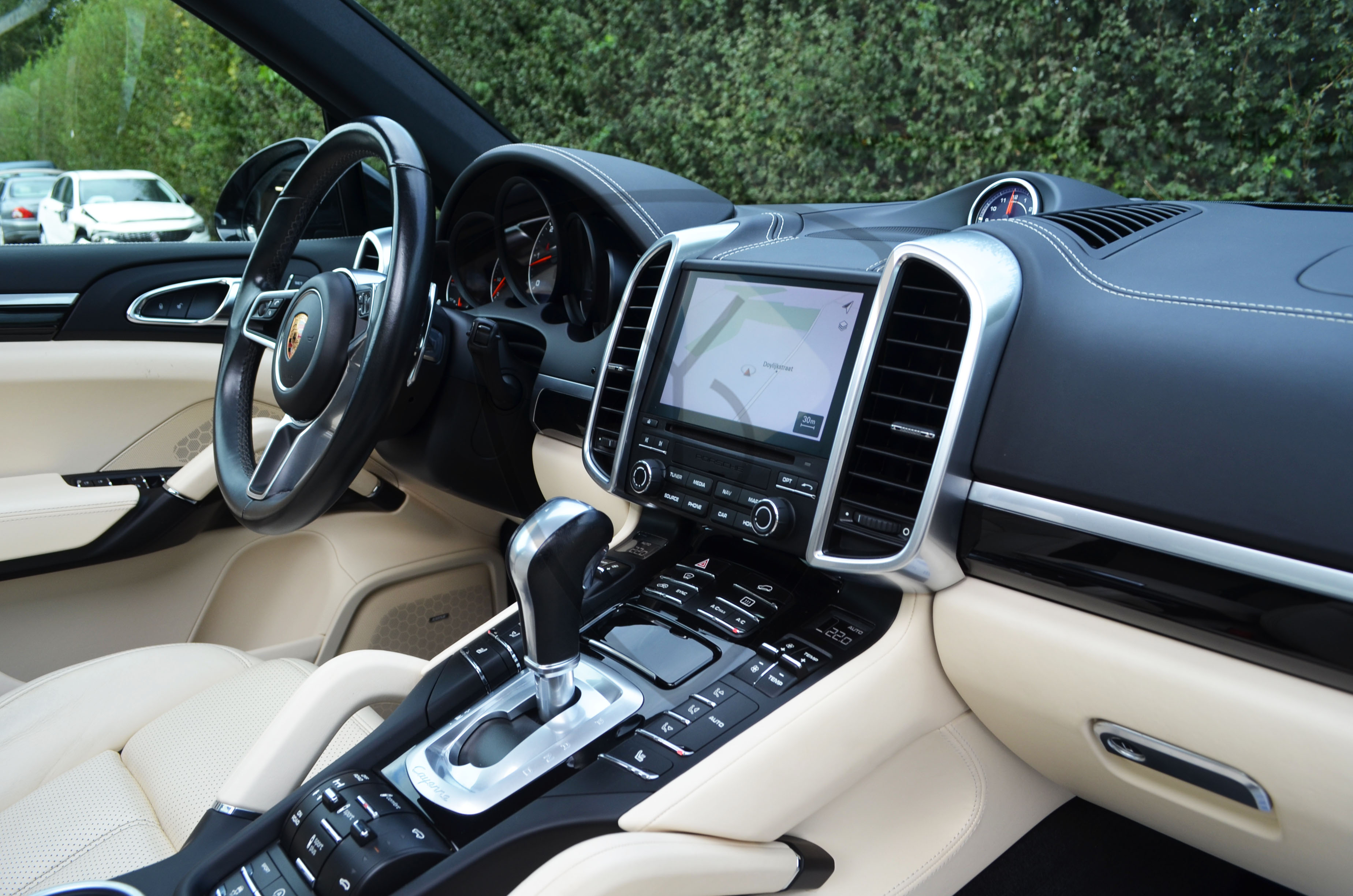 PORSCHE CAYENNE — image 21